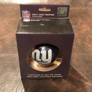 NY Giants salt and pepper shaker